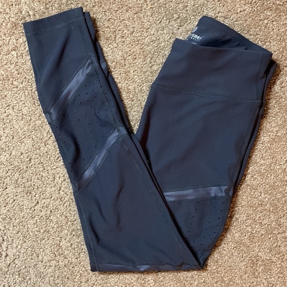 90 Degree by Reflex Leggings / Yoga pants Size Medium, fun panels on legs - Picture 2 of 5